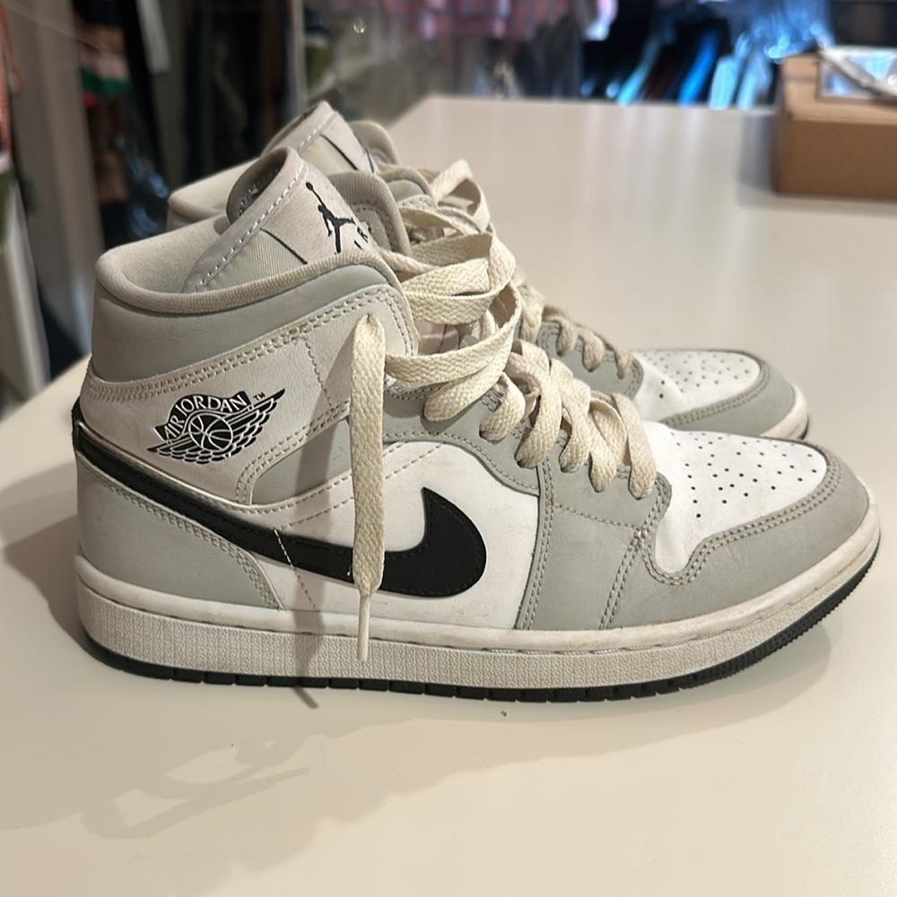Grey/Black W Size 8 Air Jordan - in Great Condition!